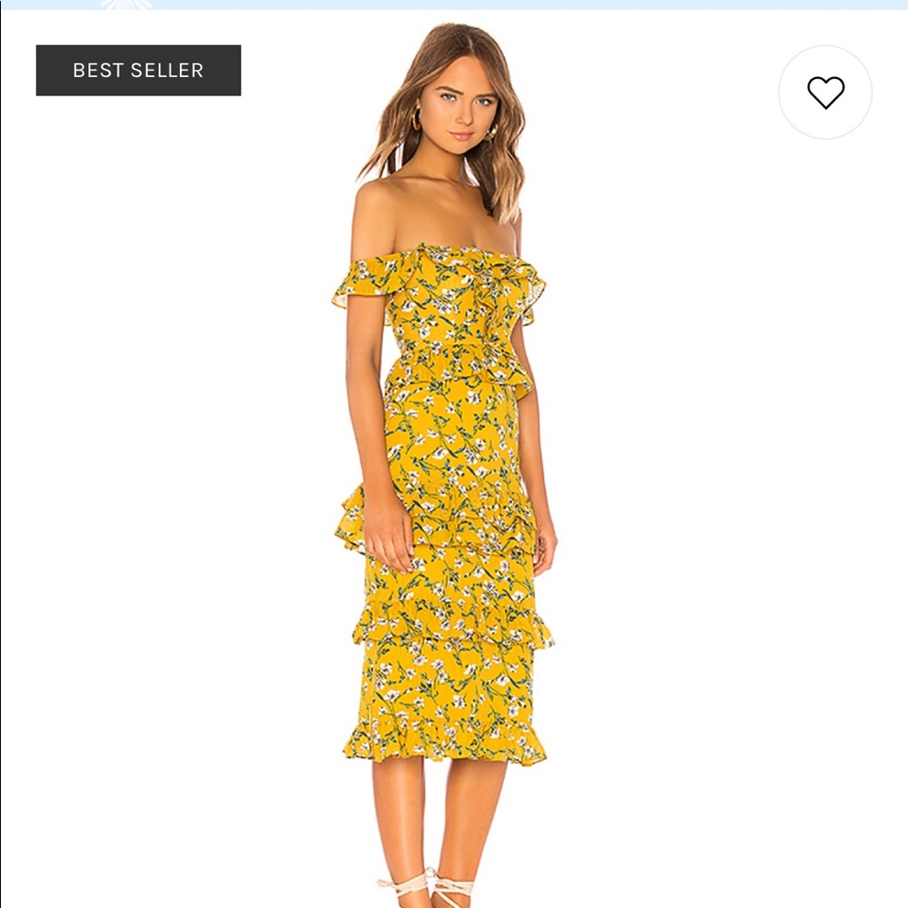 Fun off the shoulder dress! 🌸